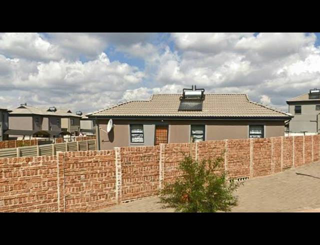 3 BEDROOM HOUSE FOR SALE IN LOTUS GARDENS